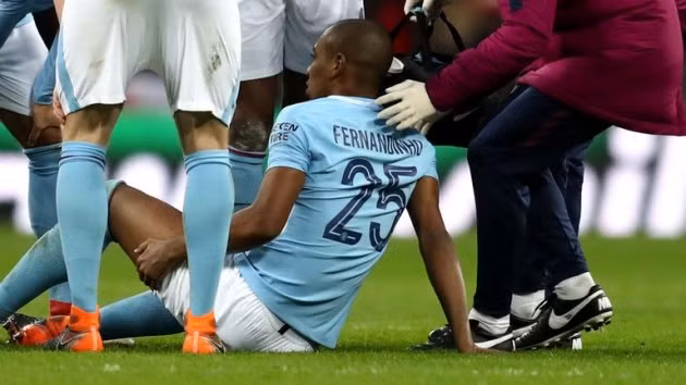  Fernandinho dính chấn thương.