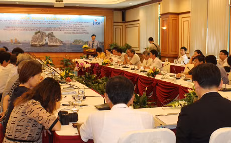 Chủ tịch UBND tỉnh Nguyễn Văn Đọc phát biểu tại hội nghị.