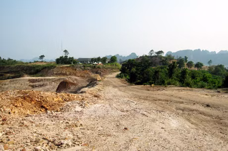 Dự án Khu dân cư và đường liên phường Hồng Hải - Hà Trung do Công ty CP Kinh doanh Bất động sản Quảng Ninh thực hiện đến nay vẫn chưa triển khai xong do vướng mắc GPMB.