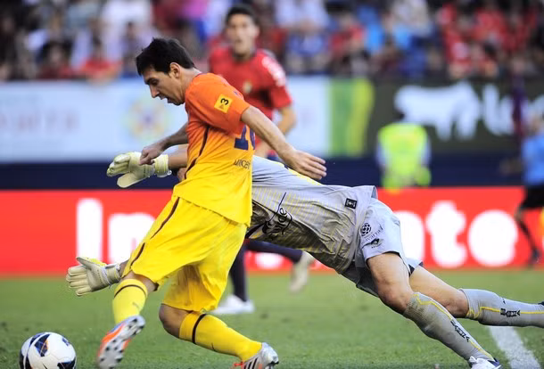 Messi ghi cả hai bàn thắng cho Barca