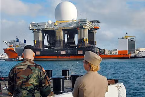 Hệ thống radar trên biển X-Band của Mỹ tại đảo Hawaii. Ảnh: AP