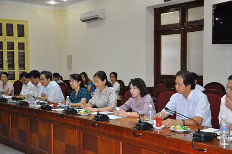 Đồng chí Đỗ Thị Hoàng, Phó Bí thư Thường trực Tỉnh ủy và các đồng chí lãnh đạo tỉnh Quảng Ninh làm việc với đoàn.