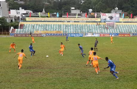 TQN (áo xanh) đã có trận thắng đậm 3-1 trước Trẻ SHB.Đà Nẵng