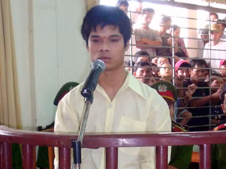 Nguyễn Hồng Phú trước vành móng ngựa.