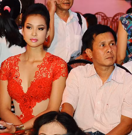 Vương Thu Phương dưới hàng ghế khán giả.