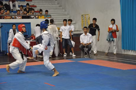 Thi đấu nội dung đối kháng nam môn Teakwondo hạng cân 60kg