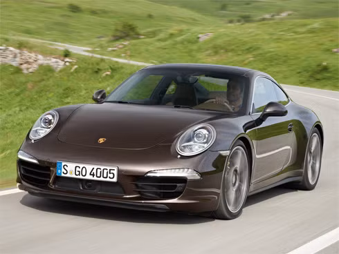 Porsche 911 Carrera 4S dẫn động 4 bánh.