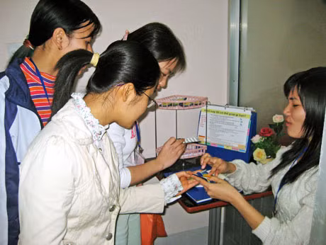 Tư vấn chăm sóc sức khoẻ sinh sản vị thành niên, phòng chống các bệnh lây truyền qua đường tình dục tại Trung tâm Chăm sóc sức khoẻ sinh sản tỉnh.