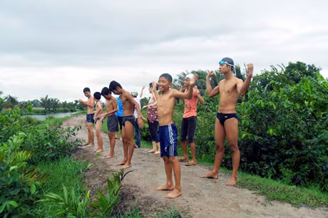Đội tuyển bơi Quảng Yên tích cực tập luyện cho Hội bơi vượt sông truyền thống Bạch Đằng lần thứ 40.