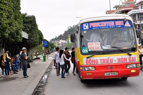 Giờ đây xe buýt đã được rất nhiều hành khách lựa chọn. Ảnh: NGHĨA HIẾU