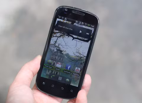 Smartphone Android mang thương hiệu Việt của Masstel, Athena X2. Ảnh: Tuấn Anh.