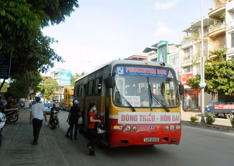 Điểm dừng đón, trả khách của các tuyến xe buýt trên địa bàn tỉnh chưa được chú trọng đầu tư.