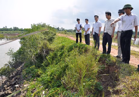 Lãnh đạo TP Móng Cái đi kiểm tra công tác phòng chống bão số 5.