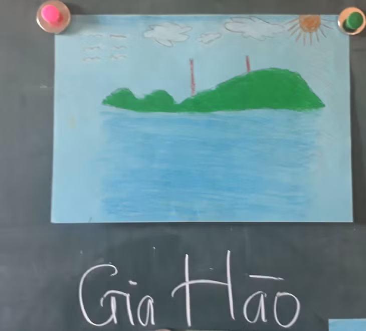  Một bức tranh vẽ đảo Hòn Chuối của em Gia Hào, lớp 3, Lớp học tình thương.