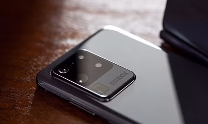 Cụm bốn ống kính của Galaxy S20 Ultra. Ảnh: PhoneArena.