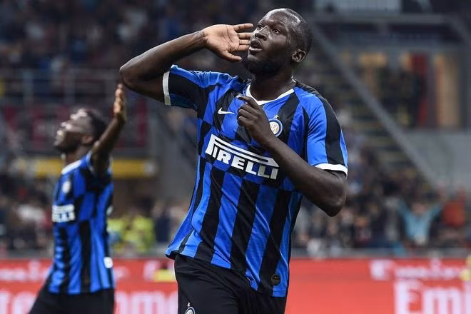 Romelu Lukaku và Inter sẽ không thi đấu ở vòng này vì lo ngại dịch bệnh bùng phát. Ảnh: Getty.