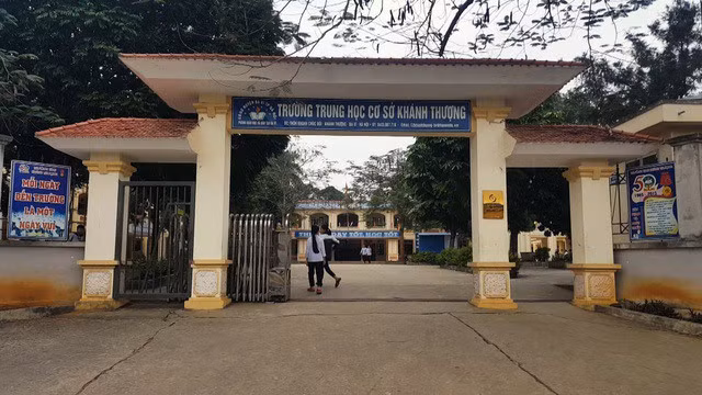 Trường THCS Khánh Thượng, nơi có một số nữ sinh bị lừa ép bán dâm. (Ảnh: Tuấn Anh)