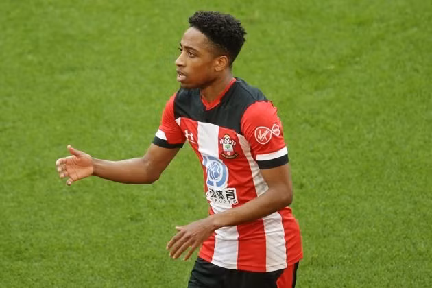  Kyle Walker-Peters sớm dính chấn thương trong màu áo Southampton.