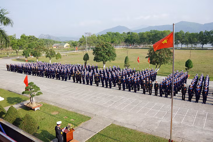 Quang cảnh buổi khai mạc huấn luyện chiến sĩ mới.