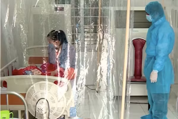 Trẻ 3 tháng dương tính với COVID-19 được điều trị cách ly, hiện sức khoẻ của trẻ ổn định.