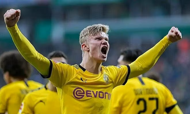 Haaland tiếp tục công phá những kỷ lục ghi bàn trong màu áo Dortmund. Ảnh: Getty.