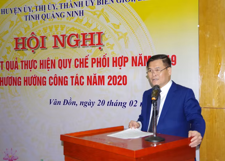 Đồng chí Bùi Văn Khắng, PCT UBND tỉnh phát biểu tại hội nghị. 