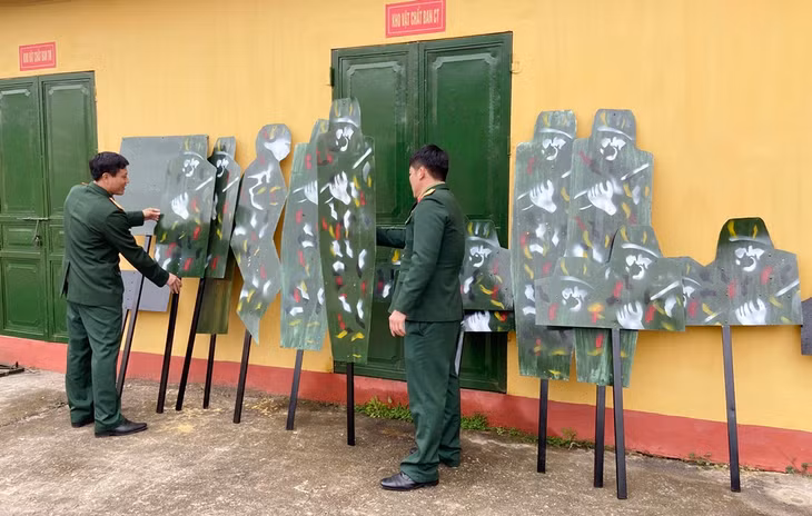 Tất cả bia phục vụ huấn luyện năm 2020 được Ban CHQS huyện Đầm Hà sửa chữa, làm mới,
