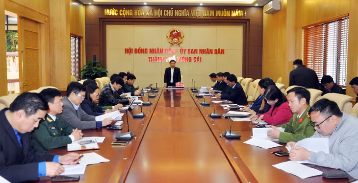 Đồng chí Nguyễn Văn Thắng, Chủ tịch UBND tỉnh chỉ đạo các ngành chức năng và TP Móng Cái cần tăng cường hơn nữa công tác kiểm soát biên giới và thực hiện nghiêm quy trình cách ly của Bộ Y tế đối với các khu vực cách ly tập trung.