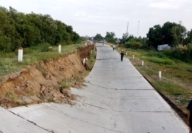 Đoạn đường bị sụt lún vào rạng sáng ngày 18/2.