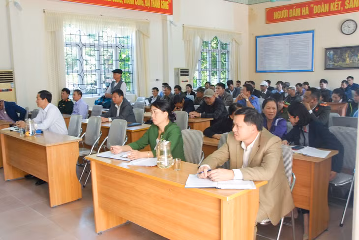 Cử tri thị trấn Đầm Hà được giải đáp, tiếp thu các ý kiến, kiến nghị đặt ra tại buổi tiếp xúc cử tri của Đại biểu HĐND tỉnh, HĐND huyện Đầm Hà, tháng 11/2019.