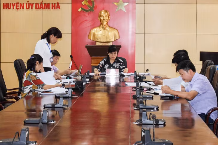 Hội đồng sát hạch chất lượng cán bộ, công chức cấp huyện của Đầm Hà thống nhất kế hoạch, nội dung chương trình trước đợt sát hạch năm 2019. Ảnh: Quốc Nghị (Trung tâm TT-VH Đầm Hà).