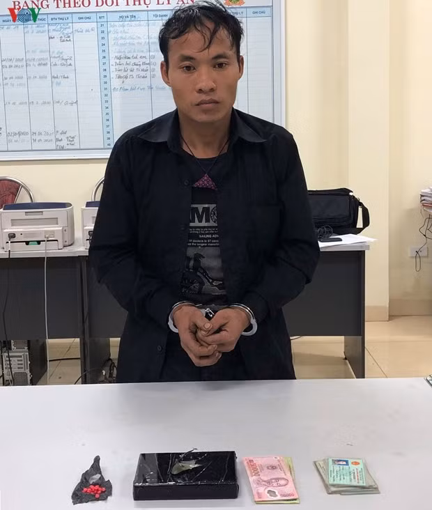  Đối tượng Tráng A Chống cùng tang vật tại cơ quan Công an.