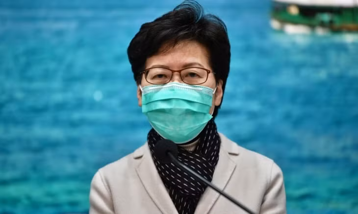 Trưởng đặc khu Hong Kong Carrie Lam trong cuộc họp báo hôm 28/1. Ảnh: AFP.