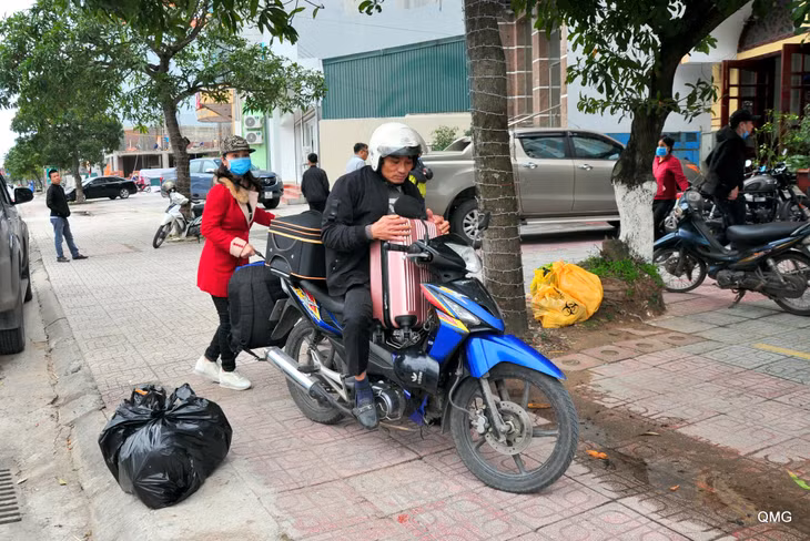 Những người đã cách ly đủ 14 ngày theo quy trình, có sức khỏe tốt được người thân đến đón về với gia đình.