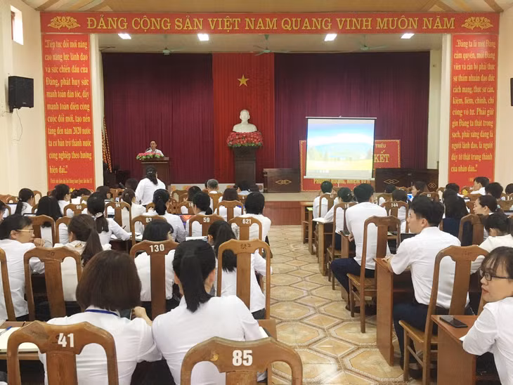 Phòng Y tế thị xã Đông Triều tổ chức tập huấn cho các y bác sĩ trên địa bàn.