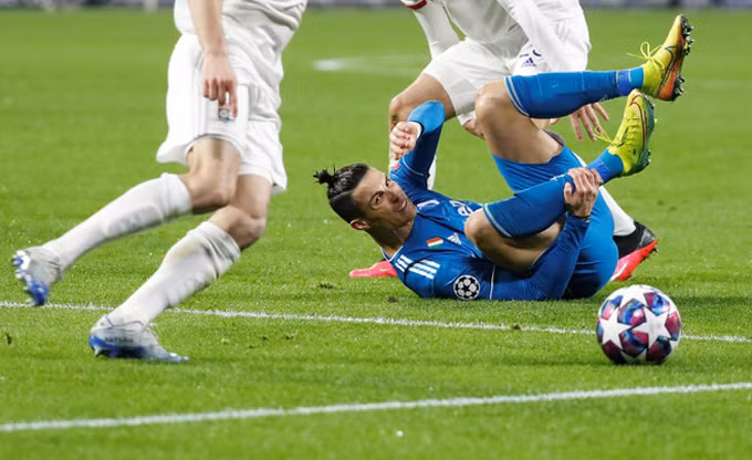 Ronaldo bất lực trước hàng thủ chặt chẽ của Lyon.