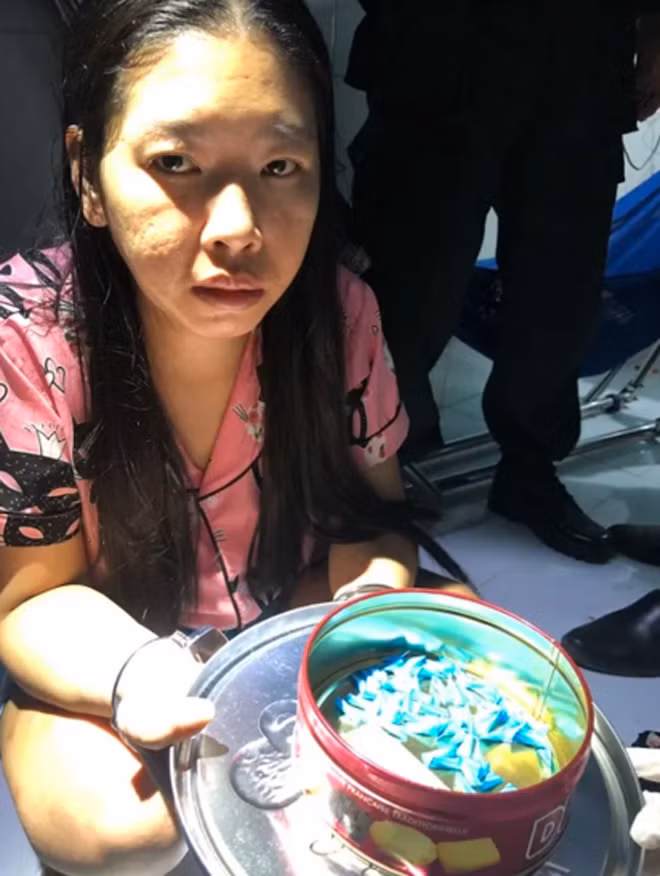 Lương Thị Bích Chi và tang vật.