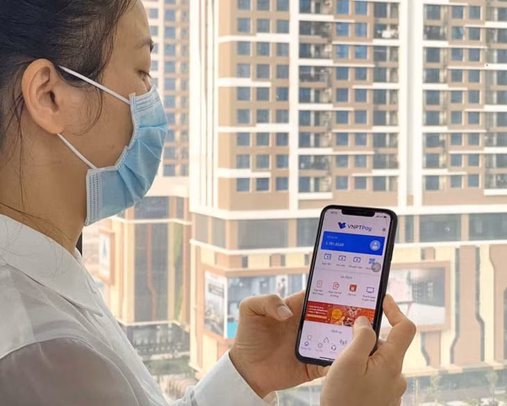 Khi lựa chọn thanh toán online, nạp thẻ qua My VNPT và ví điện tử VNPT Pay, người dùng sẽ không cần tới giao dịch hoặc các cửa hàng, điểm thu cước, trả hóa đơn đông người giúp phòng, chống dịch Covid-19.