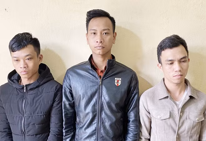 3 đối tượng từ phải qua trái: Hưng, Nam, Tịnh.