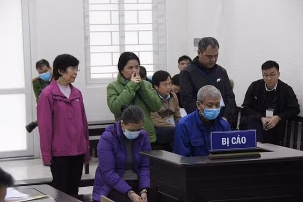 5 bị cáo tại phiên xử.