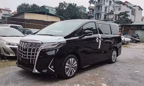Một mẫu Toyota Alphard đời 2019 tại đại lý. Ảnh: Toyota Pháp Vân