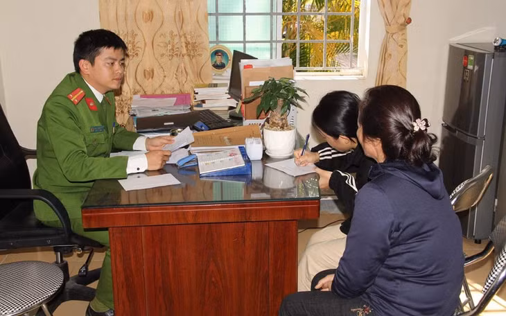 Cơ quan công an lấy lời khai nữ sinh H.