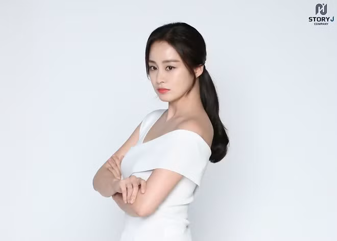 Mới đây, cặp sao quyền lực quyên góp 100 triệu won (khoảng 1,9 tỷ đồng) dưới tên con gái thứ hai cho một tổ chức từ thiện, số tiền này sẽ được sử dụng để giúp đỡ các bà mẹ đơn thân và con cái của họ./.