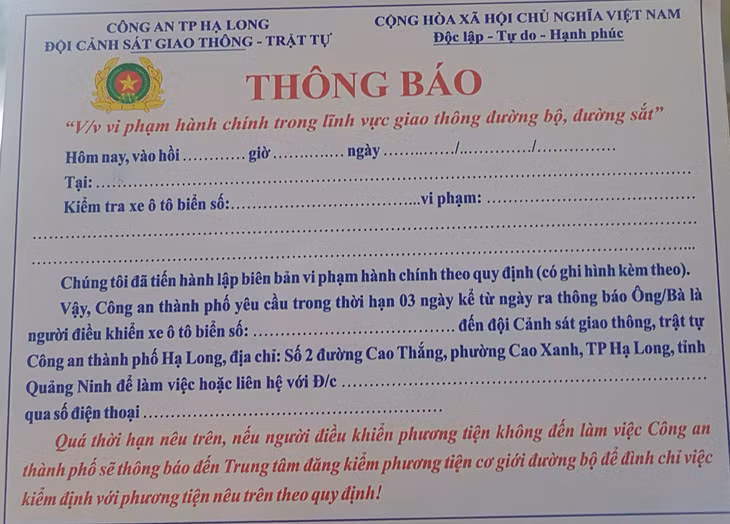 Mẫu thông báo được dán lên kính xe các phương tiện vi phạm.