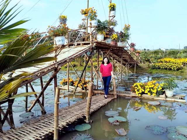 Cách Đà Nẵng khoảng 30km, phố cổ Hội An chừng 31km về phía Tây, “vườn trái cây Nam bộ” thu nhỏ Hồ Lộc đang là điểm đến tham quan, thư giãn sinh thái miệt vườn thu hút đông đảo du khách