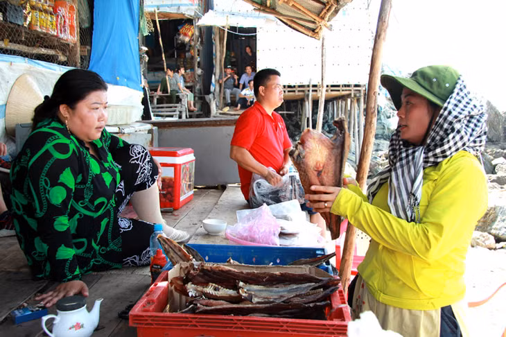  Đặc sản của đảo Hòn Chuối dĩ nhiên là... hải sản.