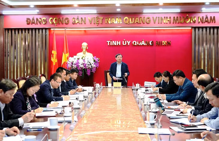Bí thư Tỉnh ủy Nguyễn Xuân Ký chỉ đạo tại buổi làm việc.