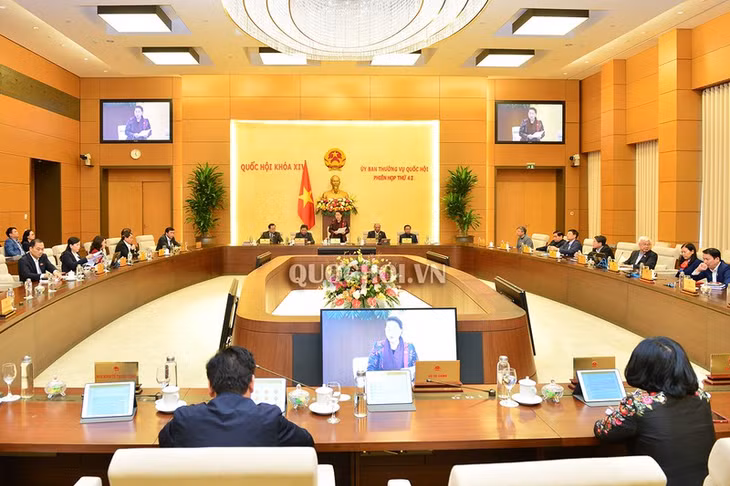 Phiên họp thứ 42 của Ủy ban thường vụ Quốc hội . Ảnh: Quochoi.vn
