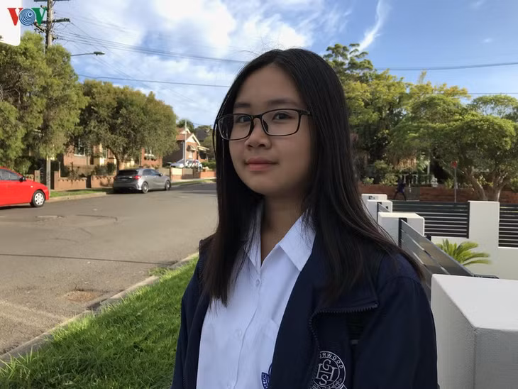 Lê Hà Linh, học sinh lớp 8 trường Trung học Nữ sinh Burwood, Sydney, Australia.
