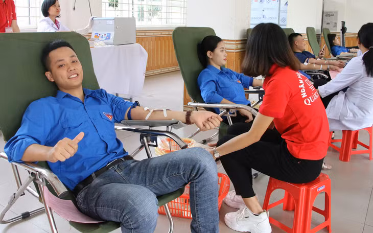 hương trình hiến máu tình nguyện do các đơn vị Đoàn tổ chức luôn thu hút đông đảo ĐVTN tham gia.
